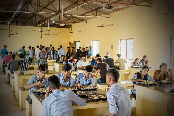 cafeteria and food court